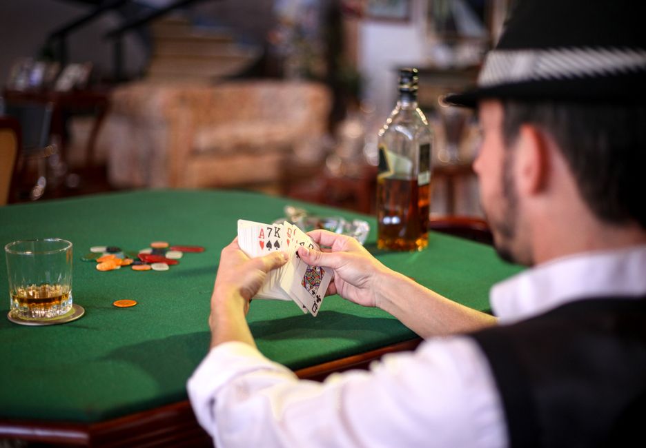 Slots, Poker & Sportsbooks: A Realistic Guide to iGaming in 2025