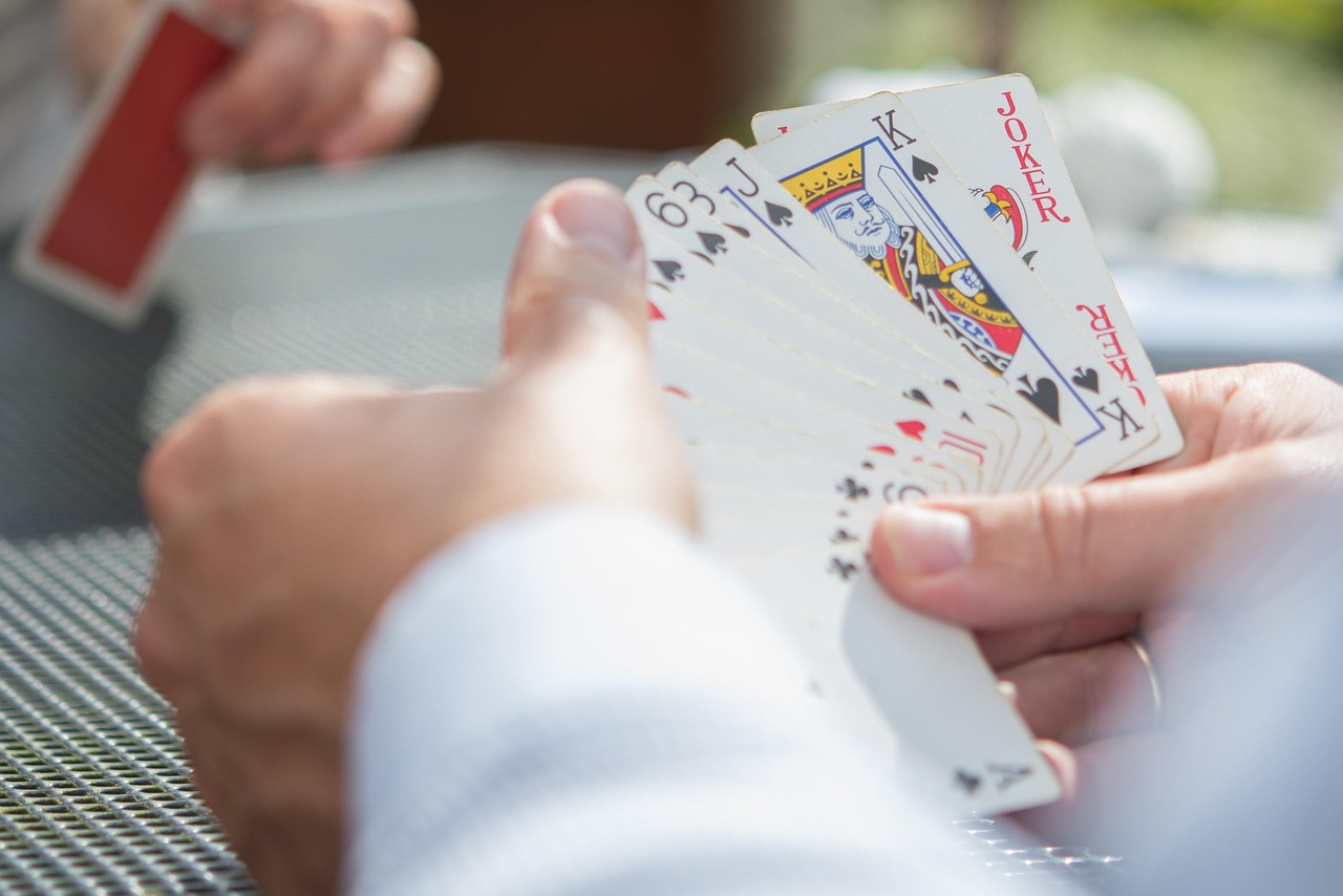 The Grind vs. The Glitz: What Really Separates Casual Players From iGaming Pros