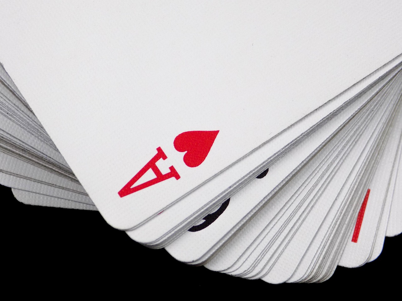 The Real Difference Between Slots, Poker, and Sports Betting